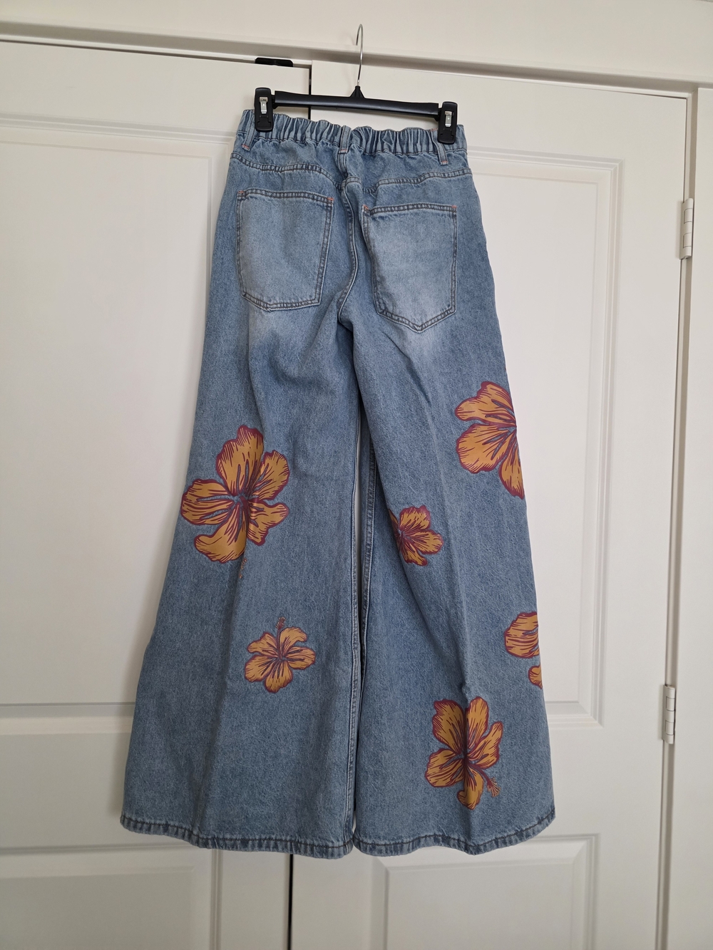 Oli & Hali Denim Wide-Leg Jeans with Yellow and Orange Floral Appliqués - Picture 2 of 4